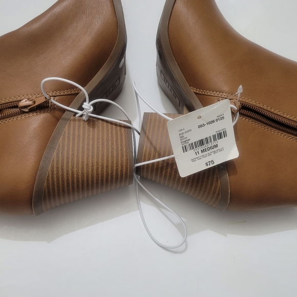 A.n.a Dutch, a new approach memory foam ankle boots, size 11M. - Picture 5 of 8